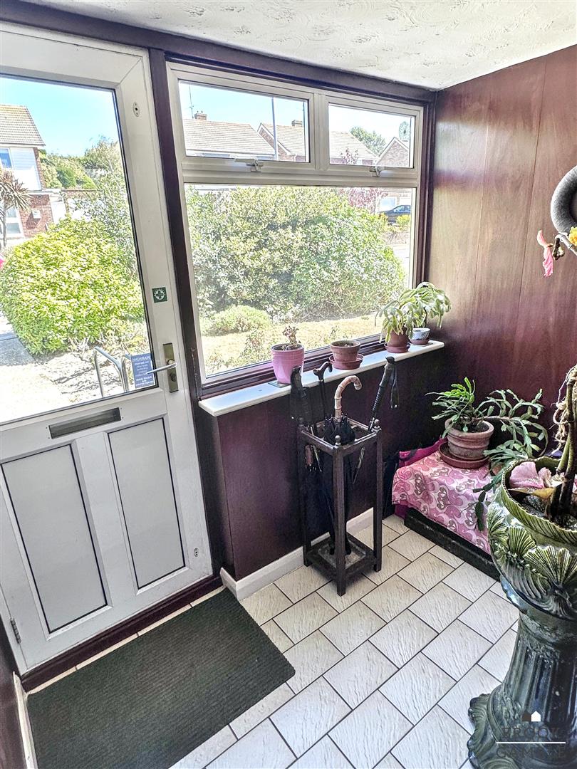 3 Bedroom House. Cobbold Avenue in Eastbourne,  21